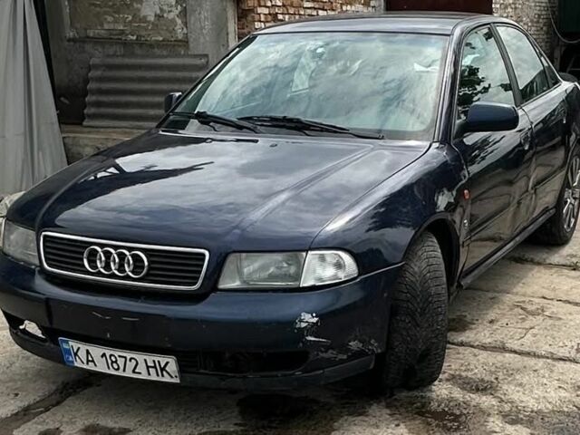Синий Ауди А4, объемом двигателя 2.6 л и пробегом 380 тыс. км за 2000 $, фото 1 на Automoto.ua