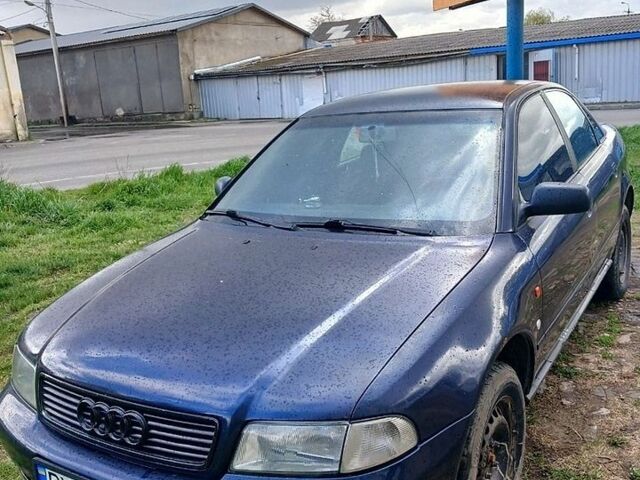 Синій Ауді А4, об'ємом двигуна 1.6 л та пробігом 443 тис. км за 2000 $, фото 1 на Automoto.ua
