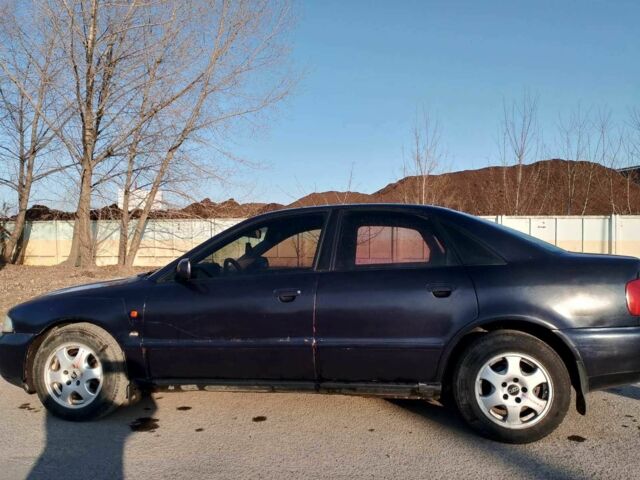 Синий Ауди А4, объемом двигателя 0 л и пробегом 999 тыс. км за 1800 $, фото 1 на Automoto.ua