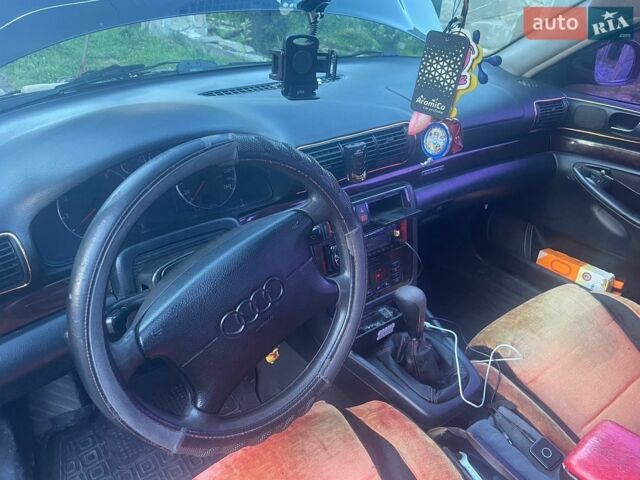 Синий Ауди А4, объемом двигателя 1.6 л и пробегом 350 тыс. км за 2650 $, фото 1 на Automoto.ua