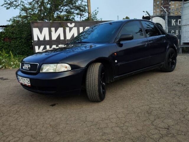 Синий Ауди А4, объемом двигателя 1.6 л и пробегом 500 тыс. км за 3100 $, фото 1 на Automoto.ua