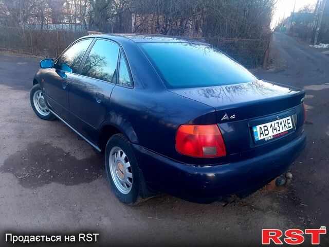 Синий Ауди А4, объемом двигателя 2.6 л и пробегом 237 тыс. км за 2350 $, фото 1 на Automoto.ua