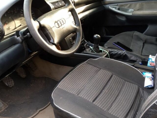 Синій Ауді А4, об'ємом двигуна 0 л та пробігом 300 тис. км за 2315 $, фото 1 на Automoto.ua