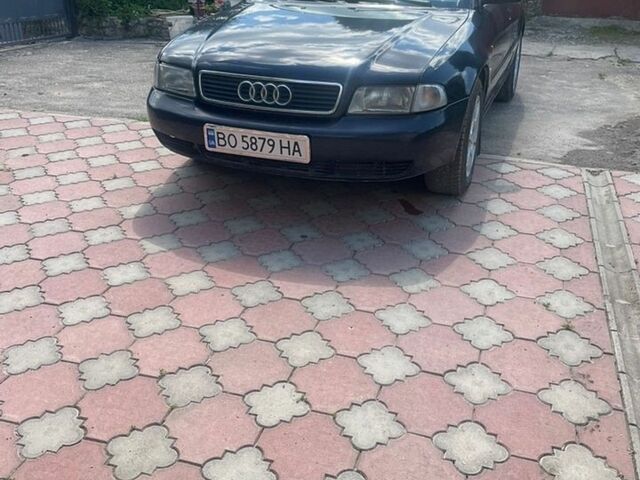 Синий Ауди А4, объемом двигателя 1.6 л и пробегом 416 тыс. км за 2750 $, фото 1 на Automoto.ua