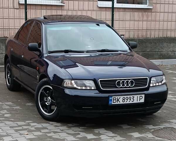 Ауди А4 1996 в Костополе на Automoto.ua Синий Ауди А4, объемом двигателя 1.78 л и пробегом 300 тыс. км за 3300 $, фото 1 на Automoto.ua