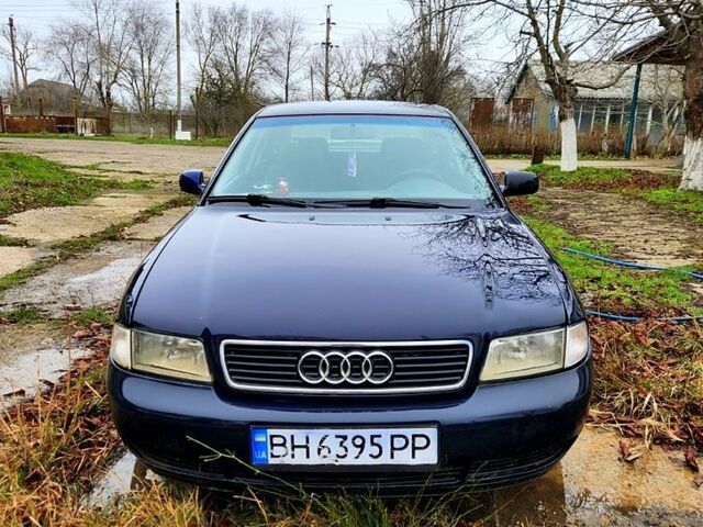 Синій Ауді А4, об'ємом двигуна 1.6 л та пробігом 300 тис. км за 2100 $, фото 1 на Automoto.ua