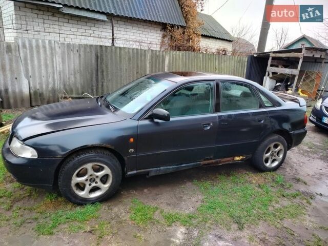 Синий Ауди А4, объемом двигателя 1.8 л и пробегом 450 тыс. км за 1000 $, фото 1 на Automoto.ua