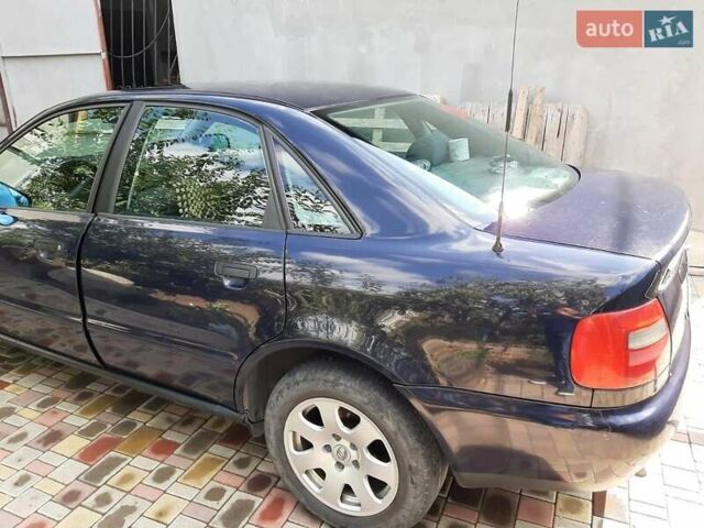 Синий Ауди А4, объемом двигателя 1.9 л и пробегом 300 тыс. км за 3463 $, фото 1 на Automoto.ua