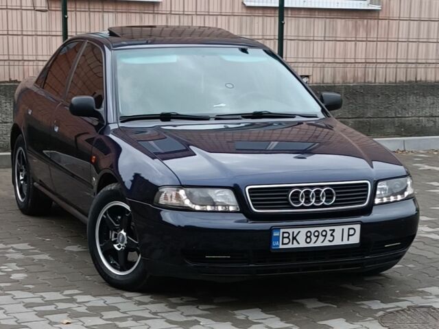 Ауді А4 1996 у Костополе на Automoto.ua Синій Ауді А4, об'ємом двигуна 1.8 л та пробігом 300 тис. км за 3300 $, фото 1 на Automoto.ua
