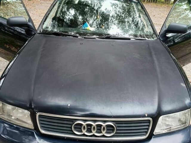 Синий Ауди А4, объемом двигателя 1.6 л и пробегом 350 тыс. км за 1850 $, фото 1 на Automoto.ua