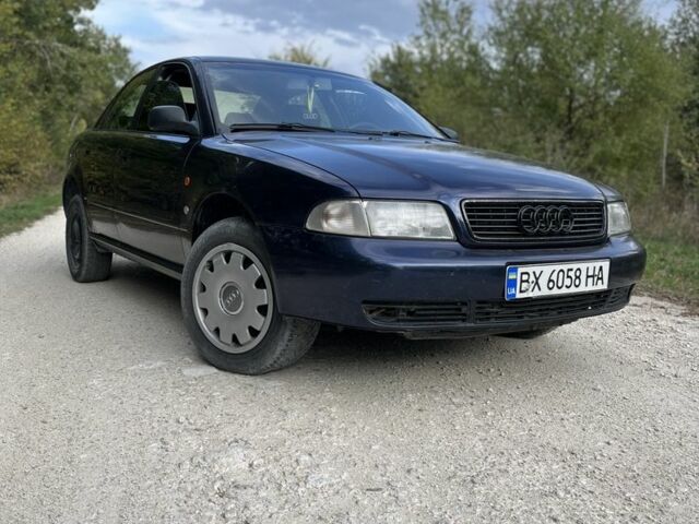Синий Ауди А4, объемом двигателя 1.6 л и пробегом 430 тыс. км за 2250 $, фото 1 на Automoto.ua