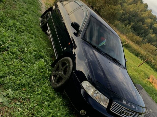 Синий Ауди А4, объемом двигателя 1.6 л и пробегом 320 тыс. км за 3000 $, фото 1 на Automoto.ua