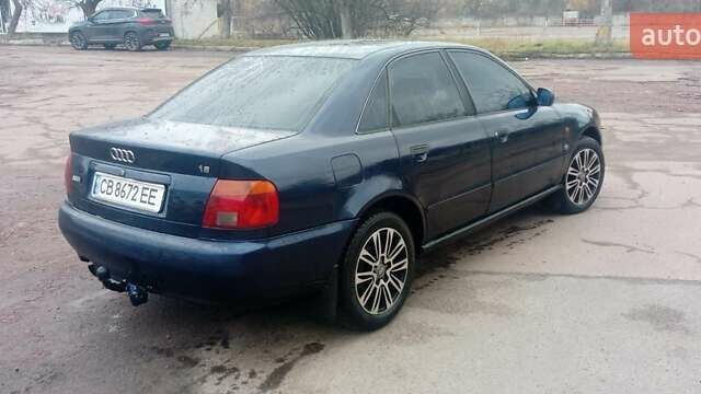 Синий Ауди А4, объемом двигателя 1.8 л и пробегом 376 тыс. км за 3400 $, фото 1 на Automoto.ua