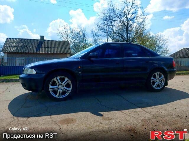 Синий Ауди А4, объемом двигателя 1.8 л и пробегом 180 тыс. км за 3200 $, фото 1 на Automoto.ua