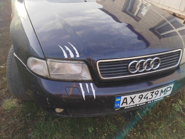 Синий Ауди А4, объемом двигателя 1.6 л и пробегом 364 тыс. км за 2900 $, фото 1 на Automoto.ua