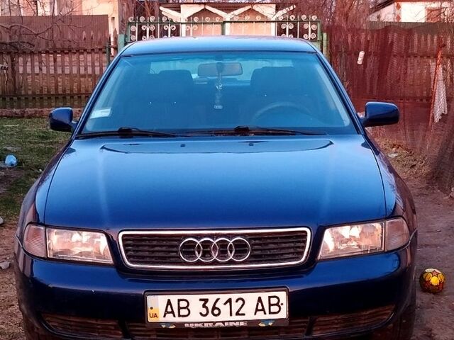 Синій Ауді А4, об'ємом двигуна 1.8 л та пробігом 363 тис. км за 3000 $, фото 1 на Automoto.ua