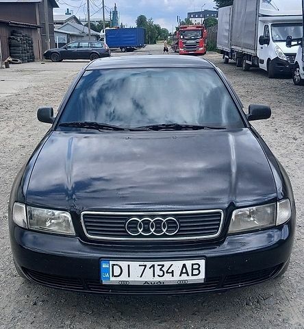 Синий Ауди А4, объемом двигателя 1.8 л и пробегом 270 тыс. км за 2800 $, фото 1 на Automoto.ua