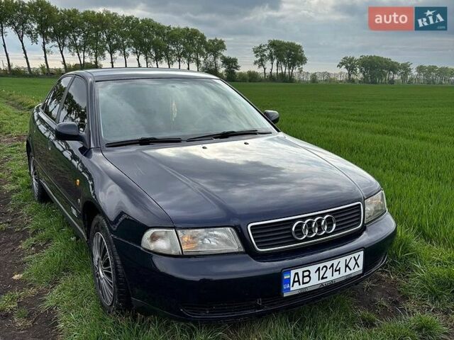 Синий Ауди А4, объемом двигателя 1.6 л и пробегом 334 тыс. км за 3350 $, фото 1 на Automoto.ua