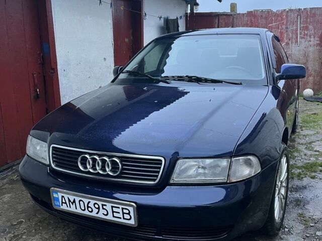 Синий Ауди А4, объемом двигателя 1.6 л и пробегом 295 тыс. км за 2800 $, фото 1 на Automoto.ua