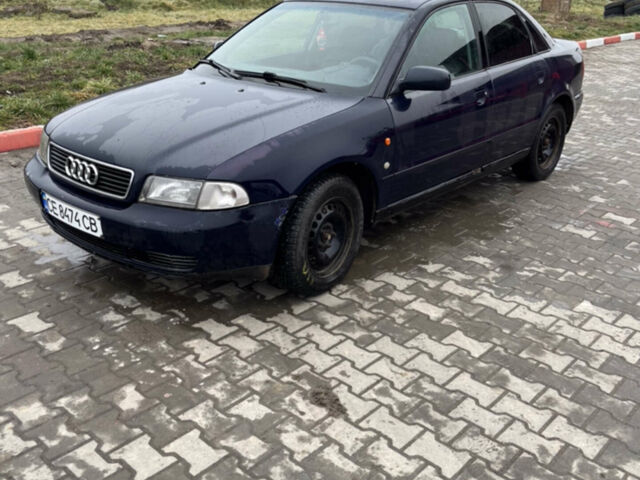 Синий Ауди А4, объемом двигателя 1.6 л и пробегом 326 тыс. км за 3000 $, фото 1 на Automoto.ua