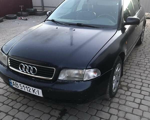 Синий Ауди А4, объемом двигателя 1.8 л и пробегом 396 тыс. км за 3000 $, фото 1 на Automoto.ua