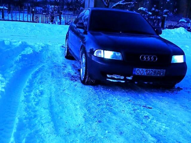 Синій Ауді А4, об'ємом двигуна 1.8 л та пробігом 382 тис. км за 3600 $, фото 1 на Automoto.ua