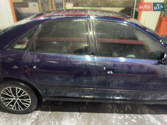 Синий Ауди А4, объемом двигателя 1.6 л и пробегом 400 тыс. км за 3200 $, фото 1 на Automoto.ua