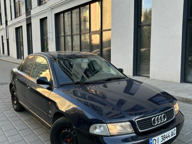 Синий Ауди А4, объемом двигателя 1.8 л и пробегом 400 тыс. км за 2861 $, фото 1 на Automoto.ua