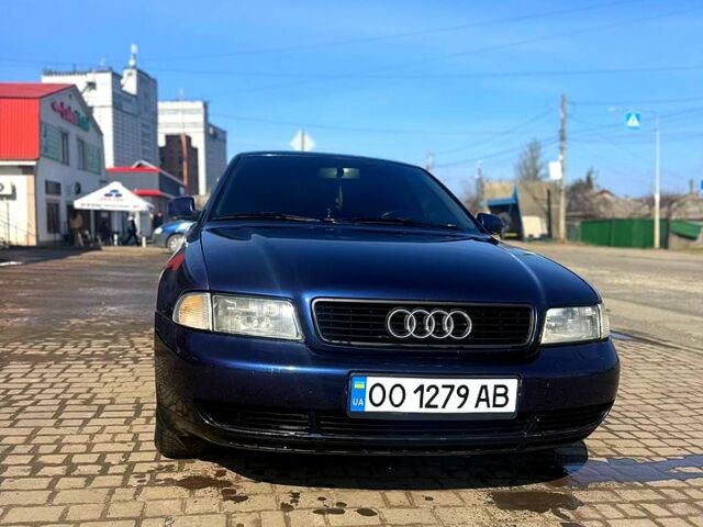 Синий Ауди А4, объемом двигателя 1.8 л и пробегом 380 тыс. км за 3300 $, фото 1 на Automoto.ua