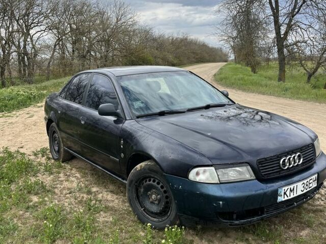 Синий Ауди А4, объемом двигателя 1.9 л и пробегом 400 тыс. км за 900 $, фото 1 на Automoto.ua