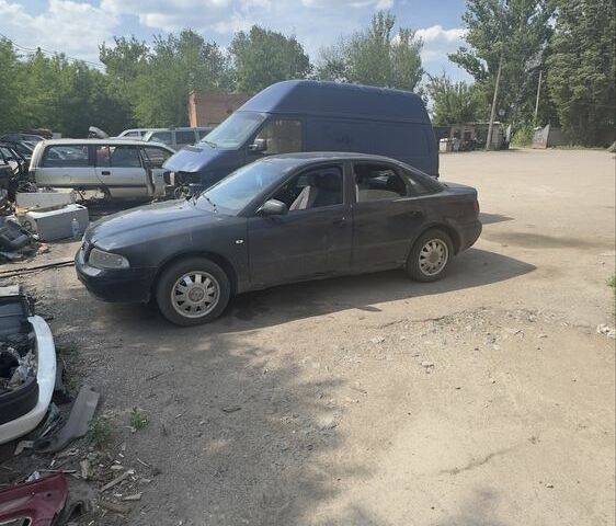 Синий Ауди А4, объемом двигателя 1.9 л и пробегом 270 тыс. км за 1550 $, фото 1 на Automoto.ua