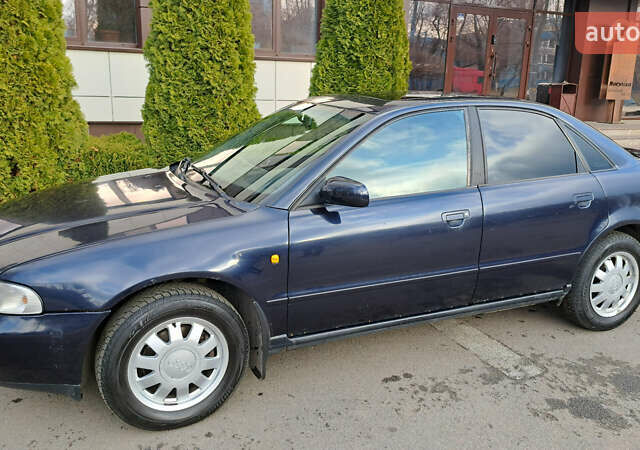 Синий Ауди А4, объемом двигателя 1.6 л и пробегом 180 тыс. км за 3600 $, фото 1 на Automoto.ua