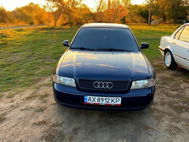 Синий Ауди А4, объемом двигателя 1.6 л и пробегом 240 тыс. км за 2650 $, фото 1 на Automoto.ua