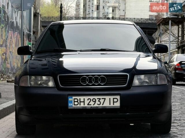 Синий Ауди А4, объемом двигателя 2 л и пробегом 321 тыс. км за 3400 $, фото 1 на Automoto.ua
