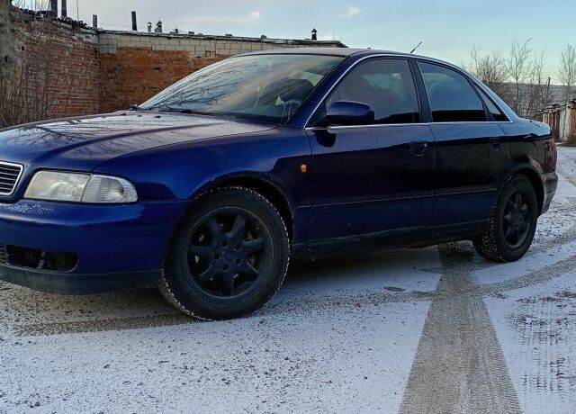 Синий Ауди А4, объемом двигателя 2.5 л и пробегом 390 тыс. км за 2500 $, фото 1 на Automoto.ua