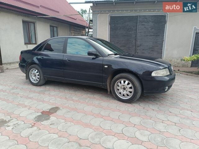 Синий Ауди А4, объемом двигателя 1.6 л и пробегом 474 тыс. км за 2800 $, фото 1 на Automoto.ua