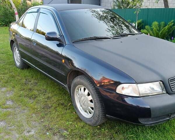 Синий Ауди А4, объемом двигателя 1.6 л и пробегом 250 тыс. км за 3000 $, фото 1 на Automoto.ua