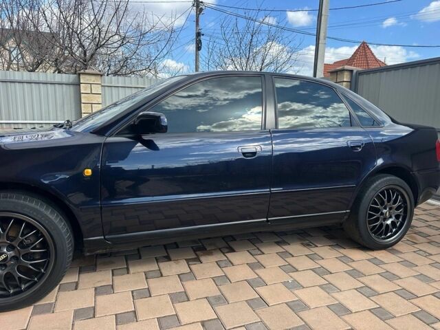 Синій Ауді А4, об'ємом двигуна 1.9 л та пробігом 329 тис. км за 4809 $, фото 1 на Automoto.ua
