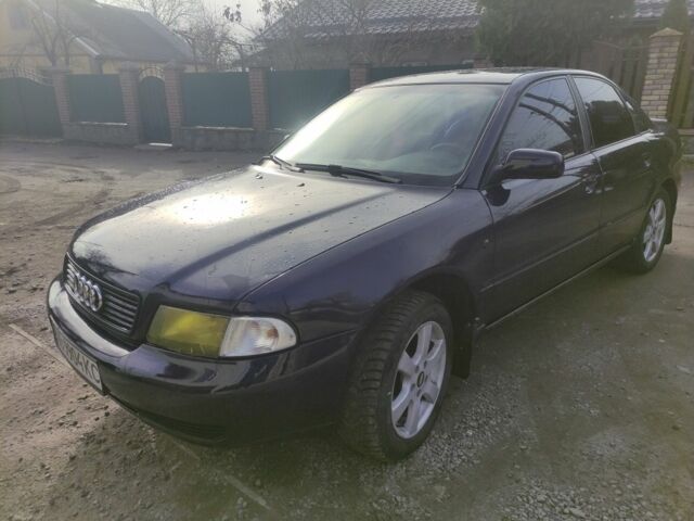 Синий Ауди А4, объемом двигателя 0 л и пробегом 250 тыс. км за 3000 $, фото 1 на Automoto.ua