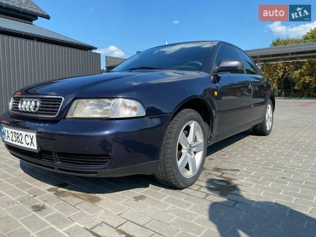 Синий Ауди А4, объемом двигателя 1.6 л и пробегом 280 тыс. км за 3700 $, фото 1 на Automoto.ua