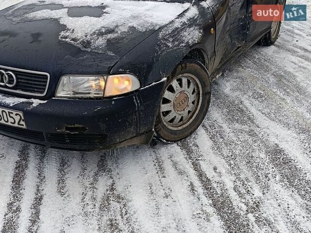 Синий Ауди А4, объемом двигателя 1.9 л и пробегом 200 тыс. км за 800 $, фото 1 на Automoto.ua