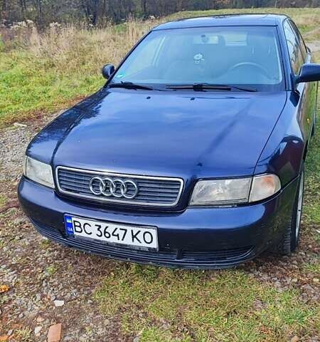 Синий Ауди А4, объемом двигателя 1.6 л и пробегом 325 тыс. км за 3500 $, фото 1 на Automoto.ua