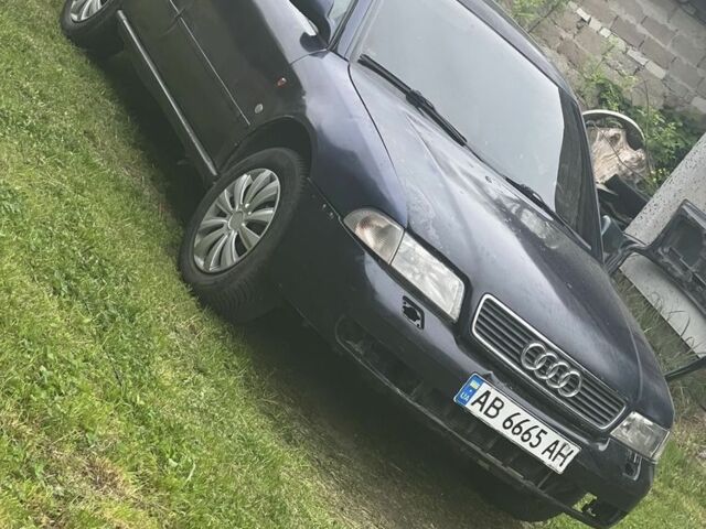 Синій Ауді А4, об'ємом двигуна 1.6 л та пробігом 316 тис. км за 1300 $, фото 1 на Automoto.ua