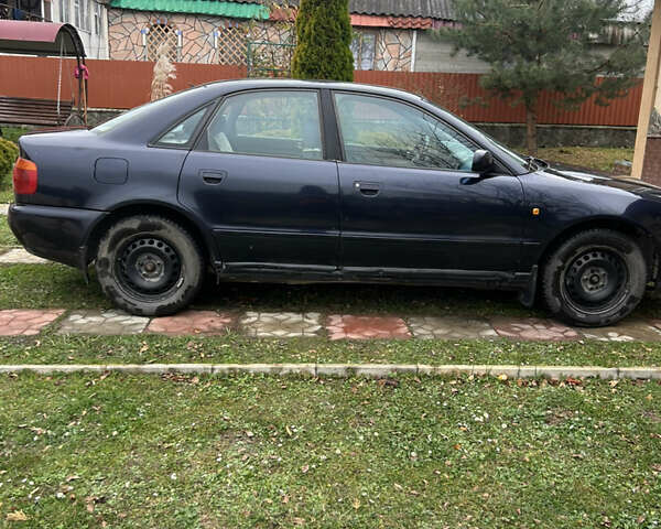 Синий Ауди А4, объемом двигателя 1.8 л и пробегом 300 тыс. км за 2800 $, фото 1 на Automoto.ua