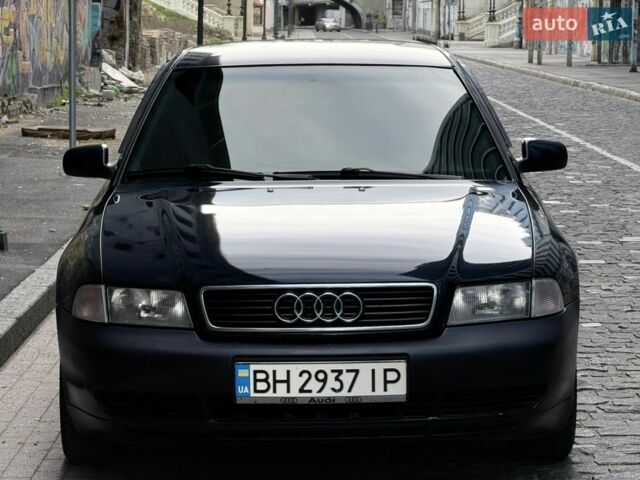 Синий Ауди А4, объемом двигателя 2 л и пробегом 321 тыс. км за 3400 $, фото 1 на Automoto.ua