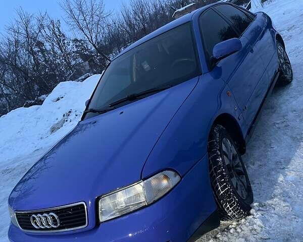 Синий Ауди А4, объемом двигателя 1.6 л и пробегом 405 тыс. км за 3200 $, фото 1 на Automoto.ua