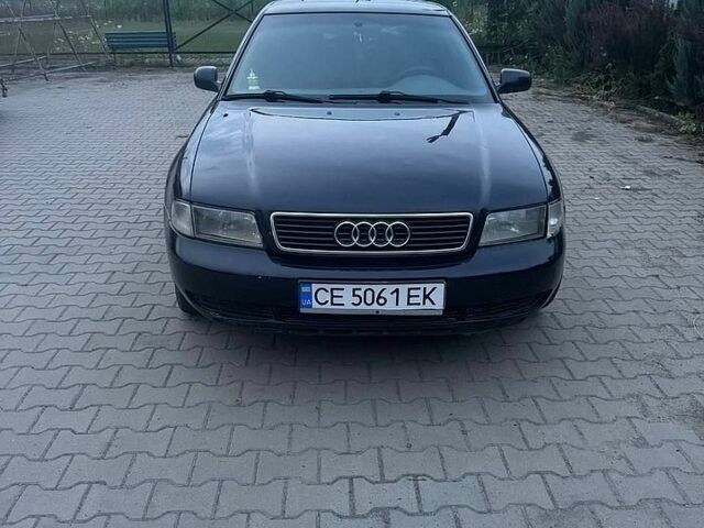 Синий Ауди А4, объемом двигателя 1.6 л и пробегом 440 тыс. км за 3300 $, фото 1 на Automoto.ua