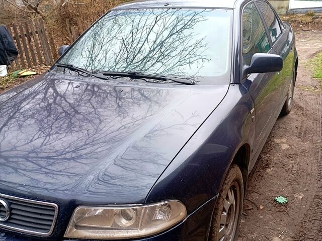 Синий Ауди А4, объемом двигателя 1.6 л и пробегом 342 тыс. км за 2600 $, фото 1 на Automoto.ua