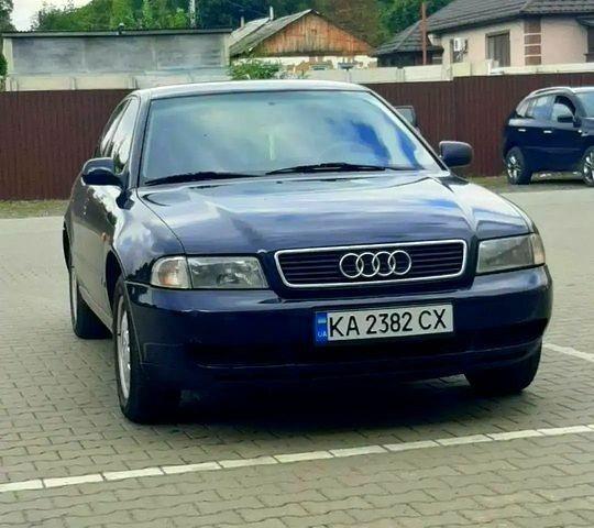 Синий Ауди А4, объемом двигателя 1.6 л и пробегом 281 тыс. км за 3700 $, фото 1 на Automoto.ua