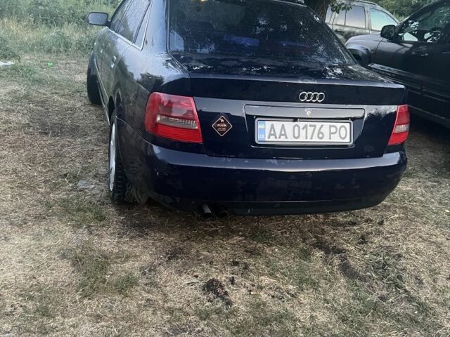 Синий Ауди А4, объемом двигателя 2.5 л и пробегом 326 тыс. км за 3000 $, фото 1 на Automoto.ua